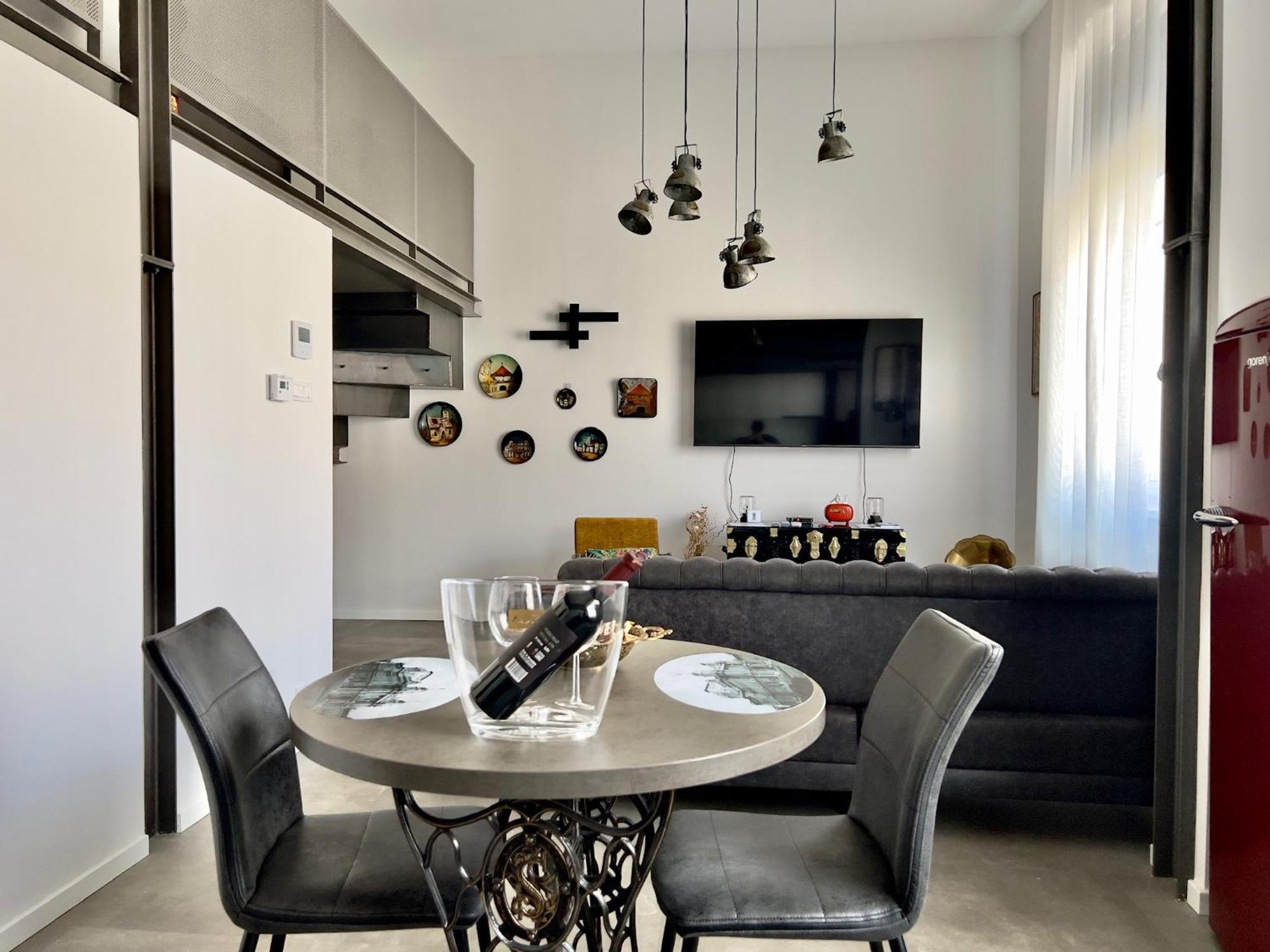 Industrial Charm 1 & 2 Apartment Zagreb