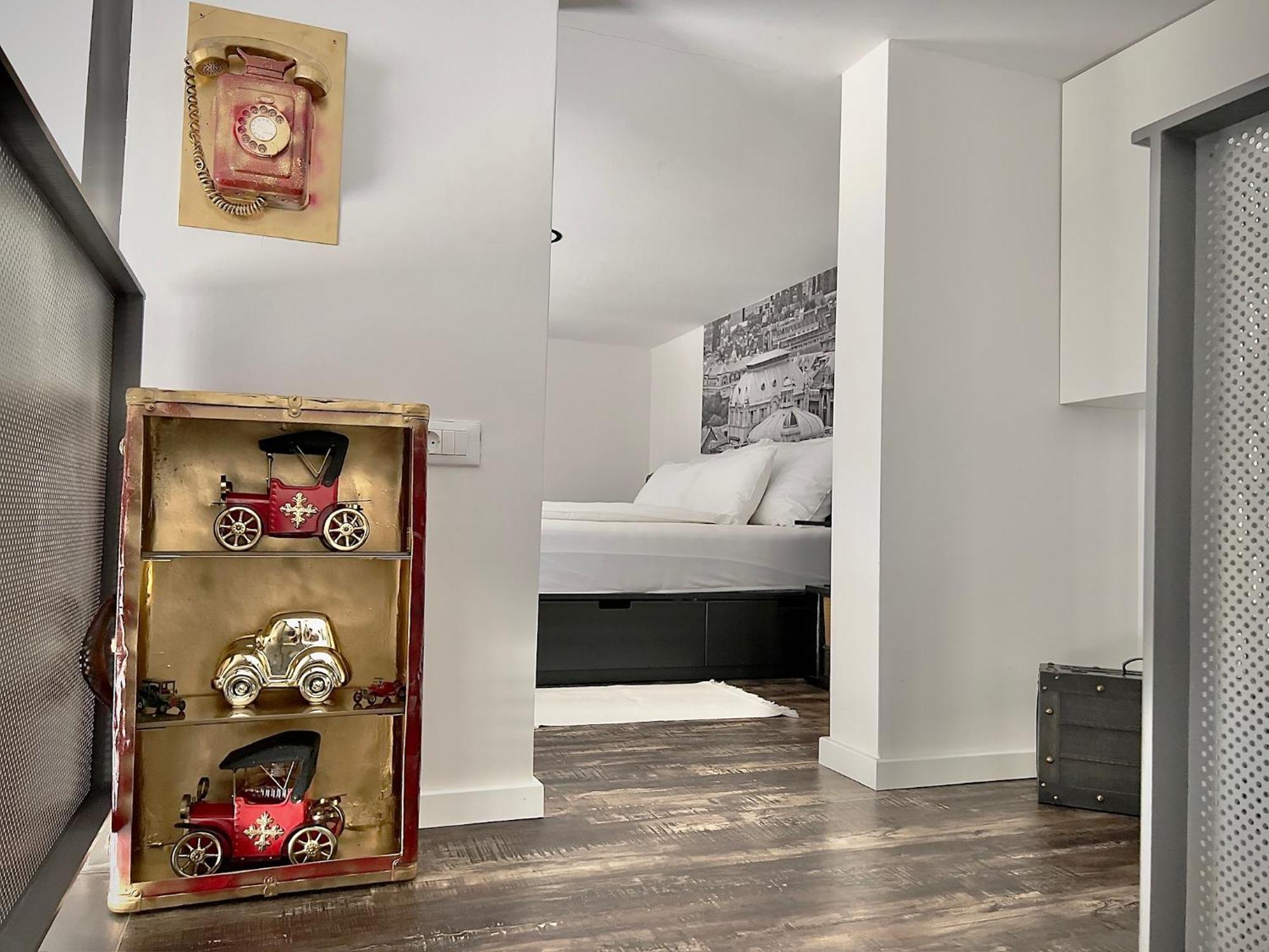Apartment Industrial Charm 1 & 2 *