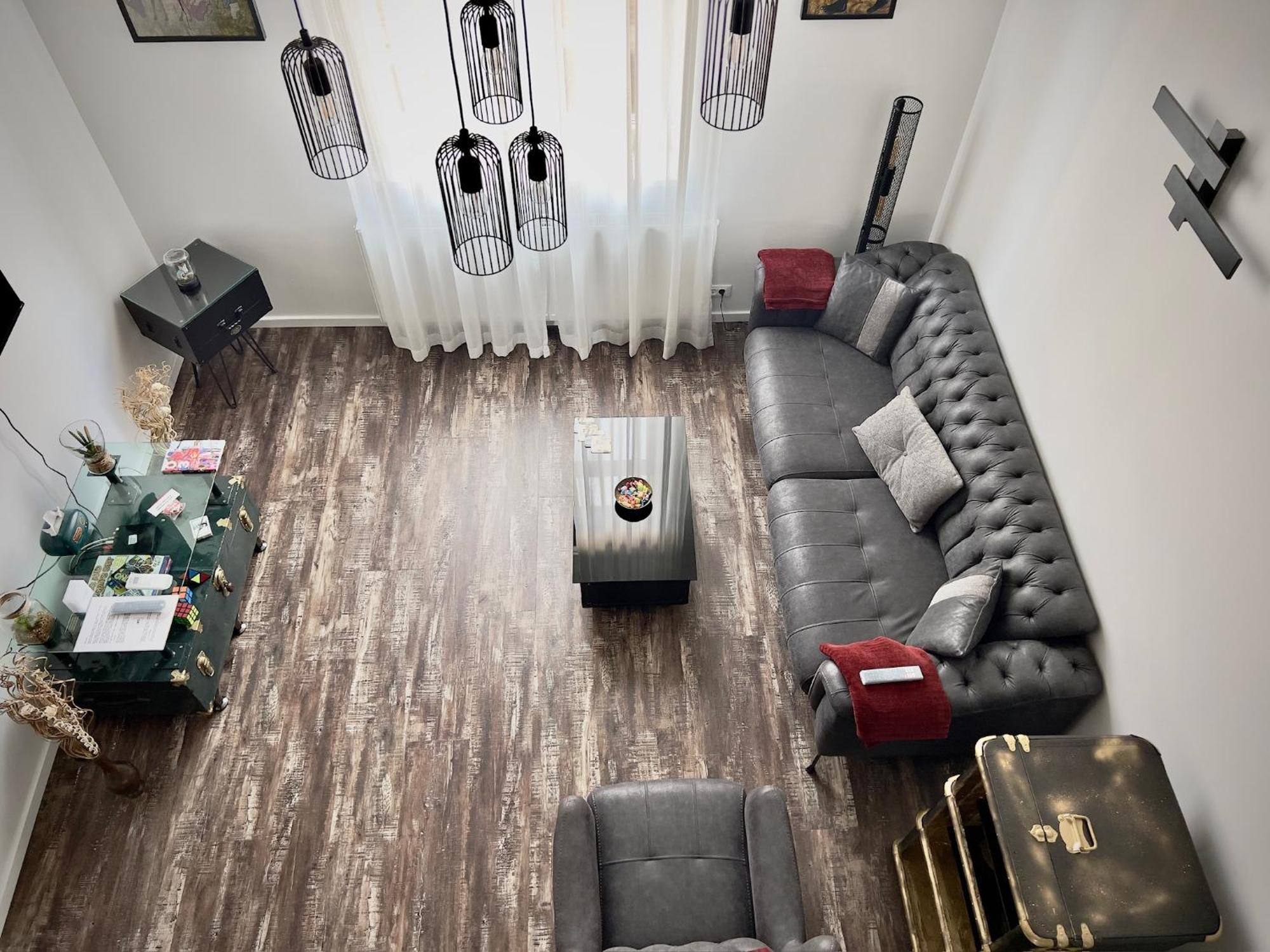 Apartment Industrial Charm 1 & 2 *