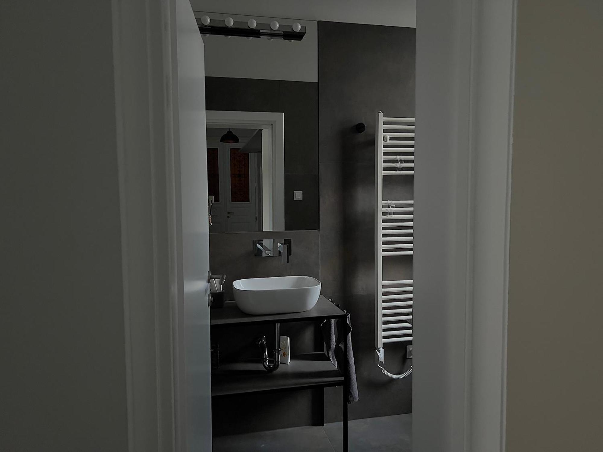 Industrial Charm 1 & 2 Apartment *