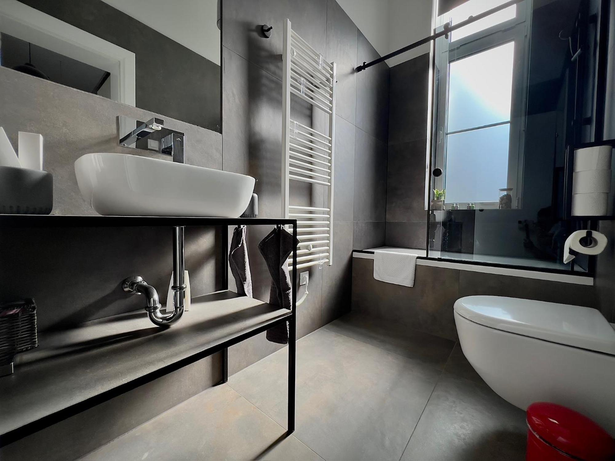 Industrial Charm 1 & 2 Apartment *